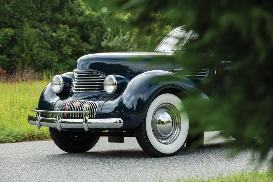 Детали экстерьера Graham Model 113 Custom Hollywood Supercharged Sedan 1941 года  (фото 18 из 53)
